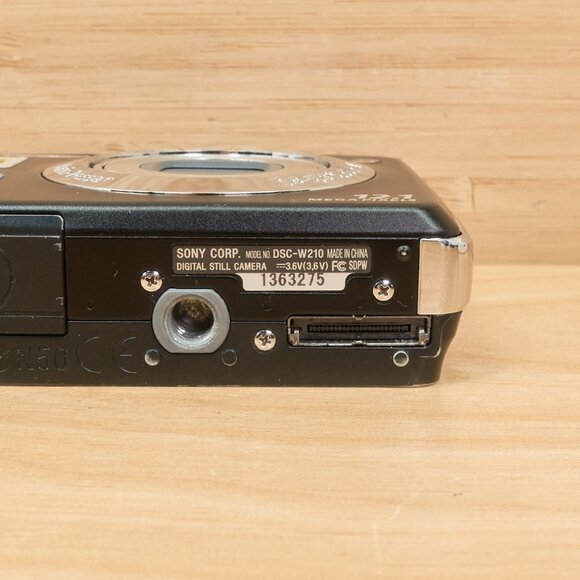 Sony Cyber-shot DSC-W210 / 12.1MP Digital Camera / Compact & Ready to Use - Picture 9 of 14